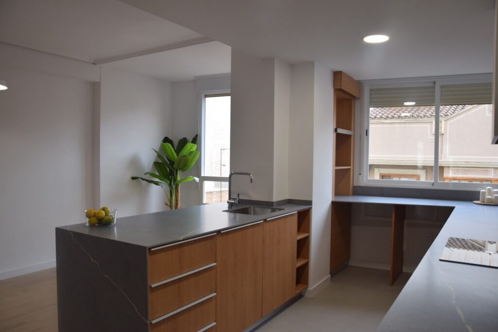 SL9 · Reforma interior de vivienda con cambio de distribución