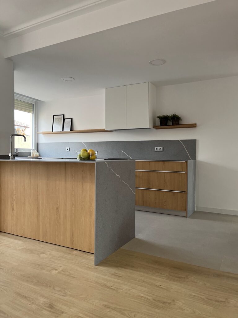 SL9 · Reforma interior de vivienda con cambio de distribución